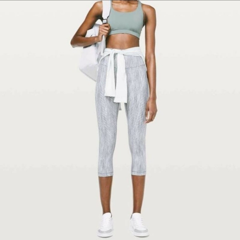Lululemon Wunder Under High Rise in Luon Arrow Jaquard Battleship Silver 10